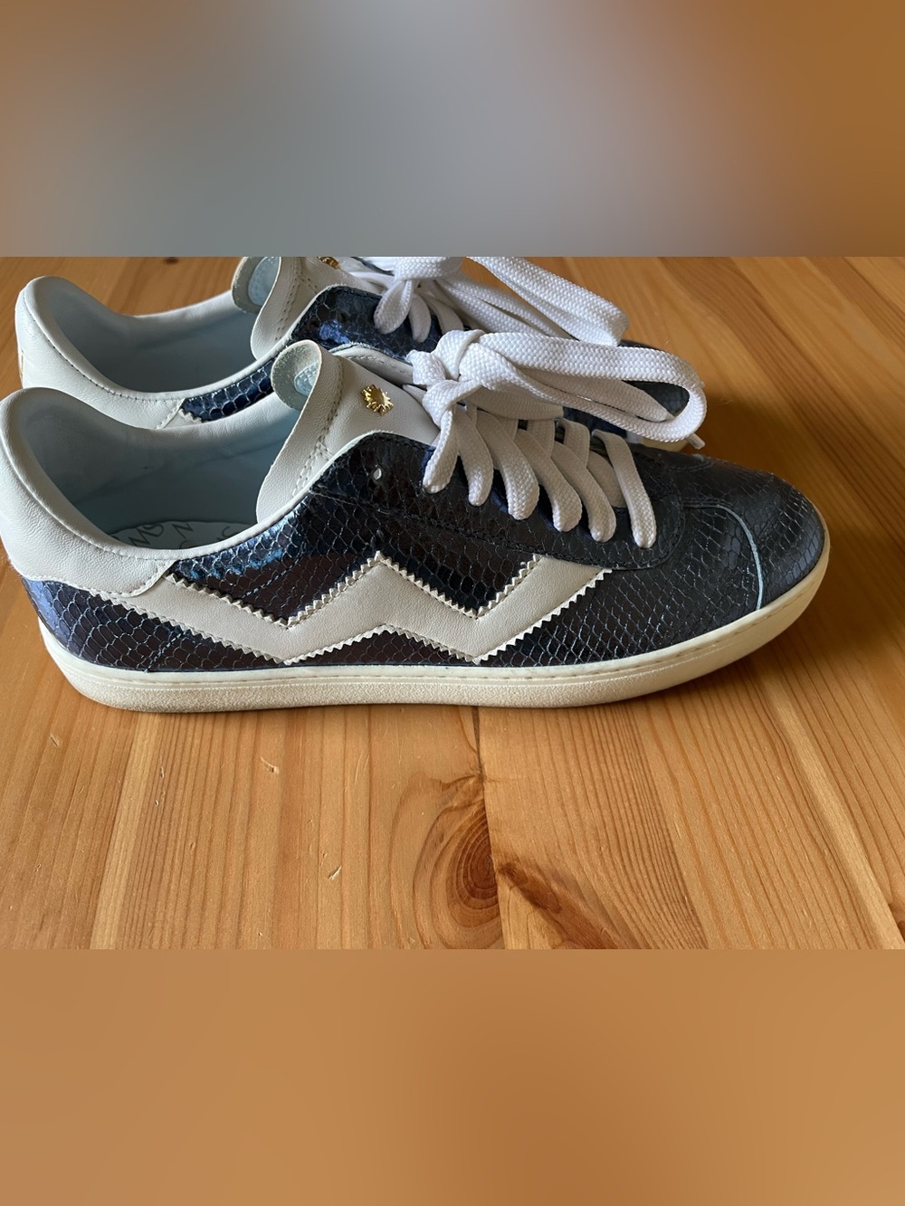 Stuart Weitzman Daryl snake Embossed sneakers